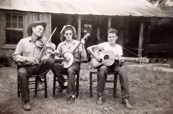 Elmo Newcomer, his son, and an unknown banjo player (Source: Bandera County Courier)